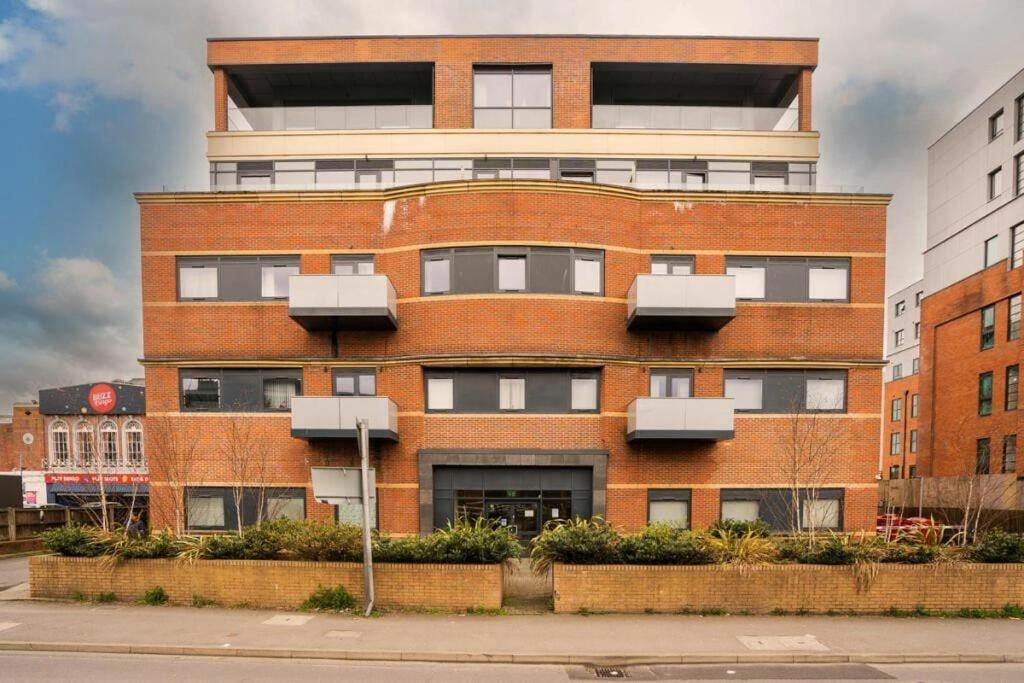 Easystay Bath Road Слау Экстерьер фото